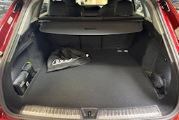 met. punainen Audi Q5 2026 kuva 11.