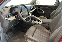punainen Audi Q5 2026 kuva 6.