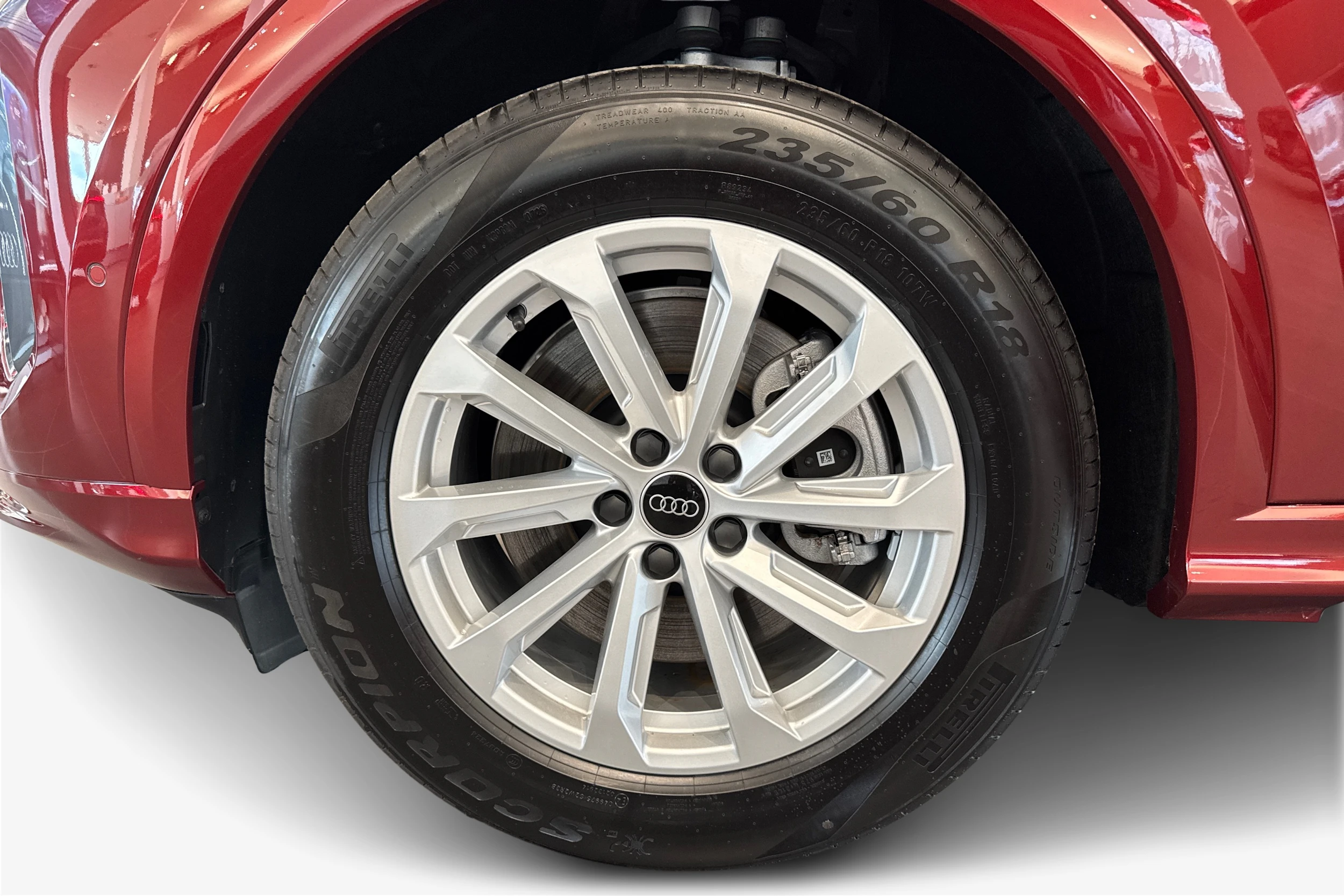 punainen Audi Q5 2026 kuva 9.