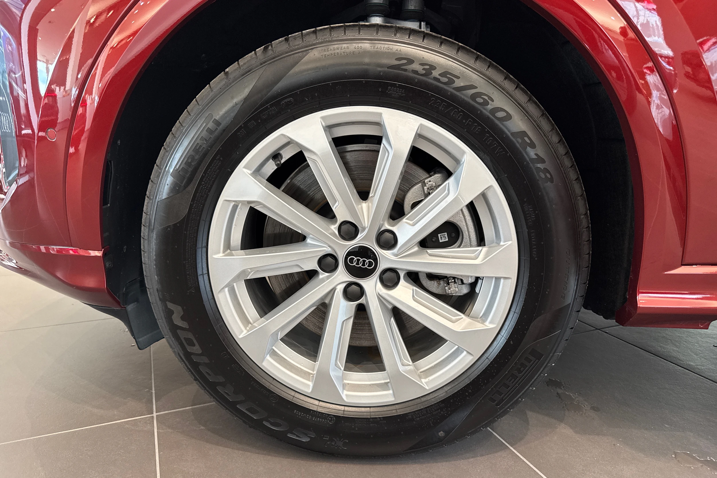 punainen Audi Q5 2026 kuva 10.