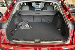 punainen Audi Q5 2026 kuva 11.