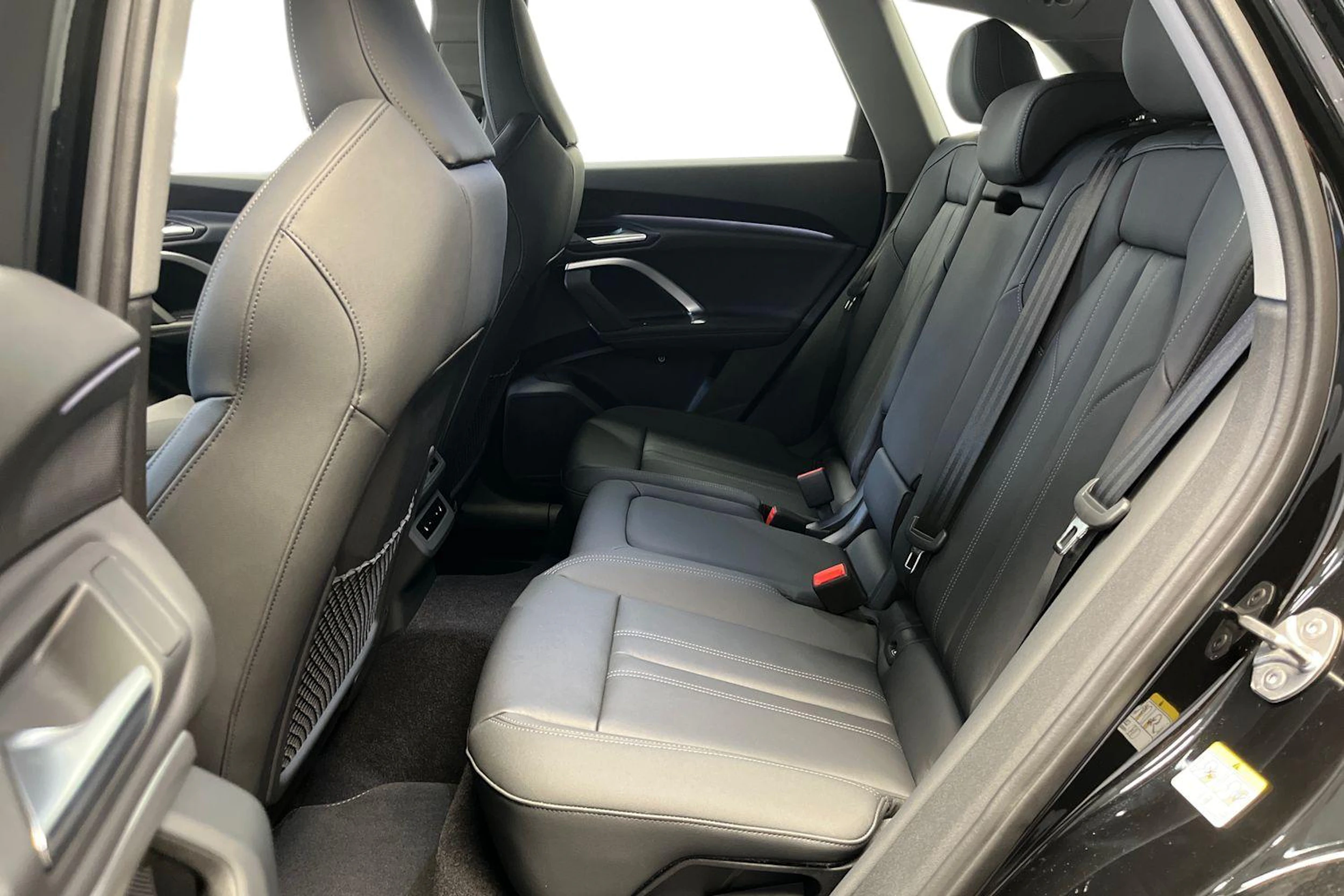 met. musta Audi Q5 2026 kuva 8.