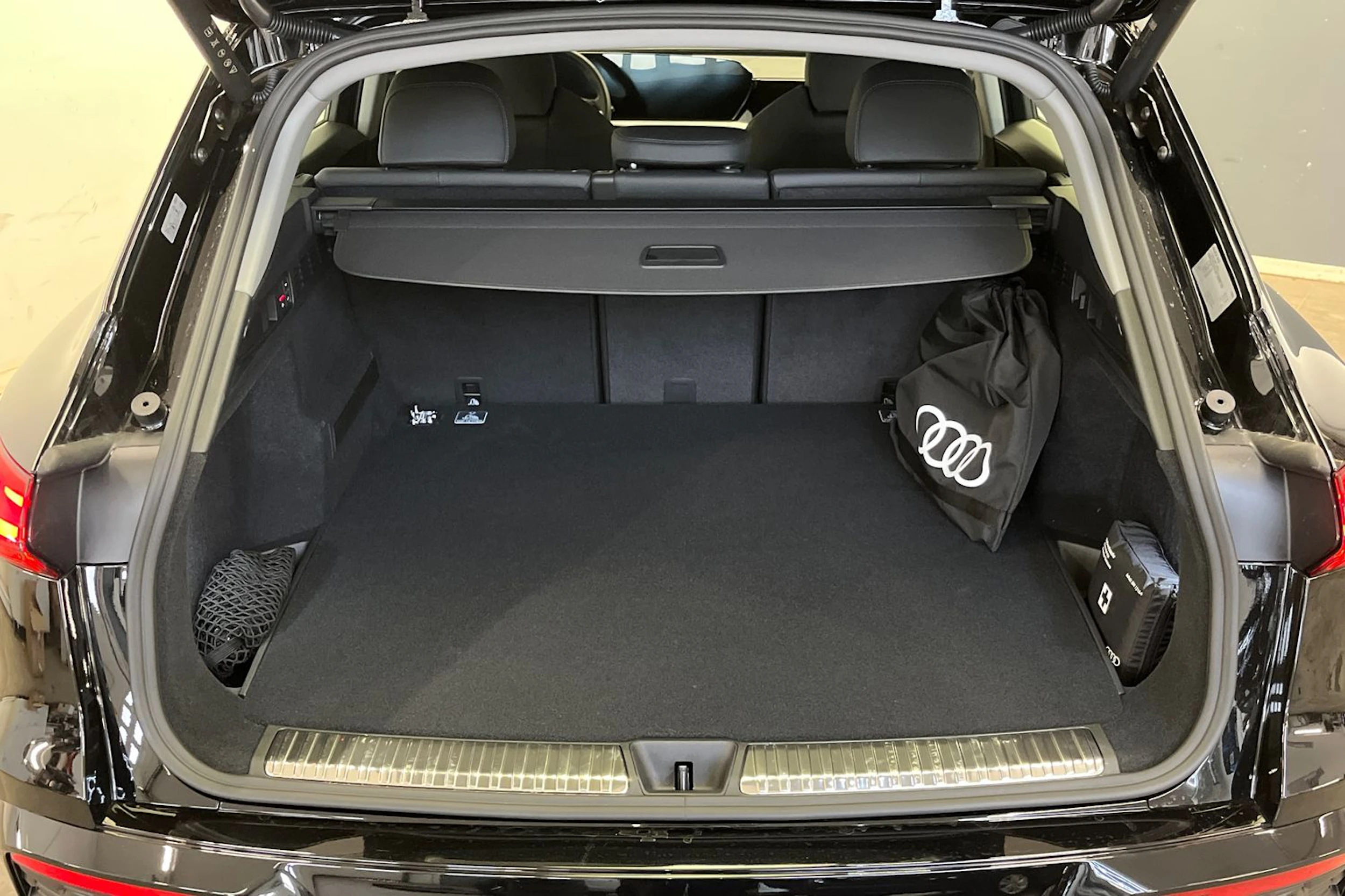 met. musta Audi Q5 2026 kuva 11.