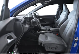sininen Audi Q6 e-tron 2024 kuva 3.
