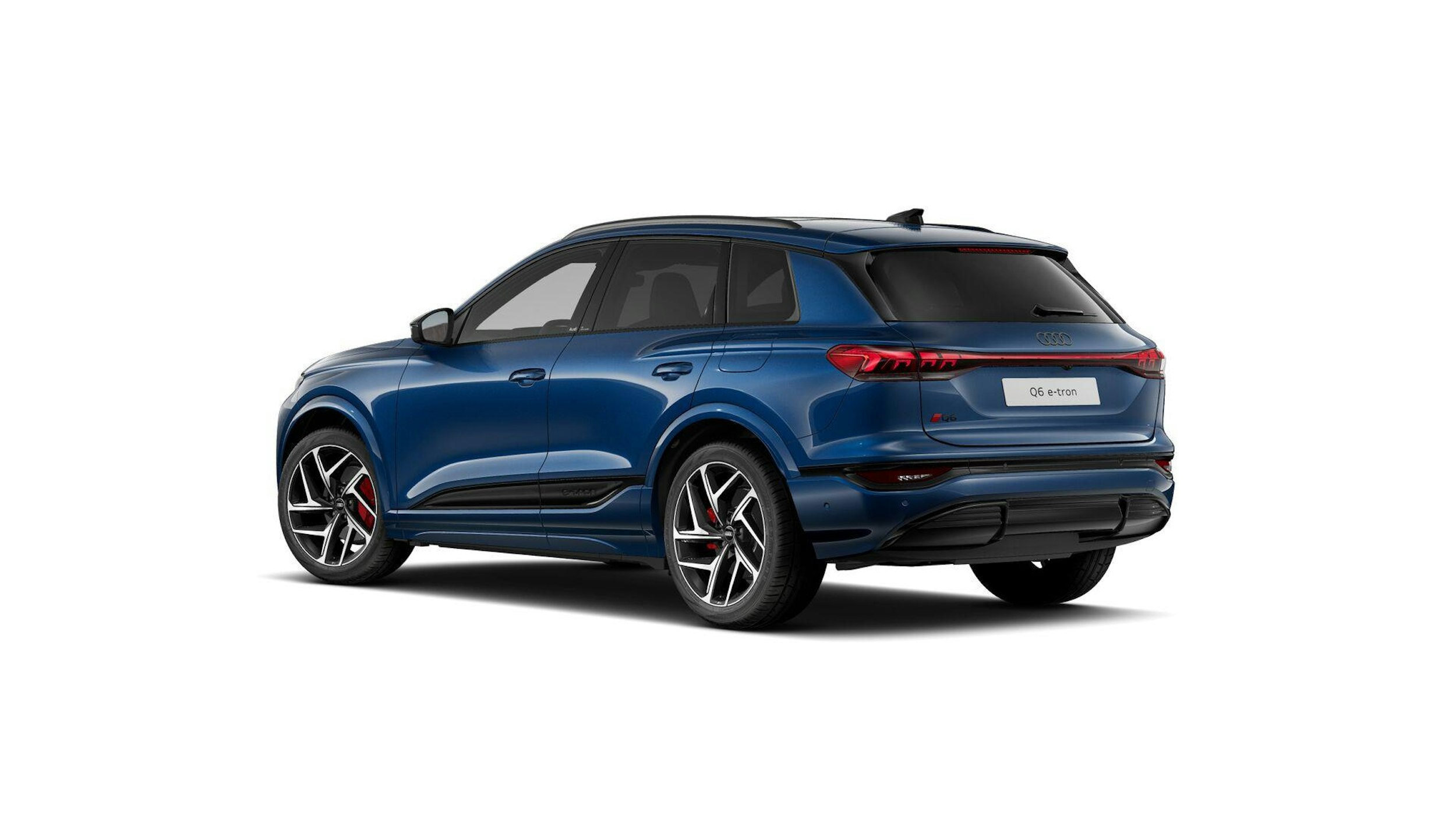 sininen Audi Q6 e-tron 2024 kuva 5.