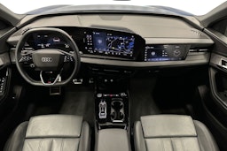 sininen Audi Q6 e-tron 2024 kuva 9.