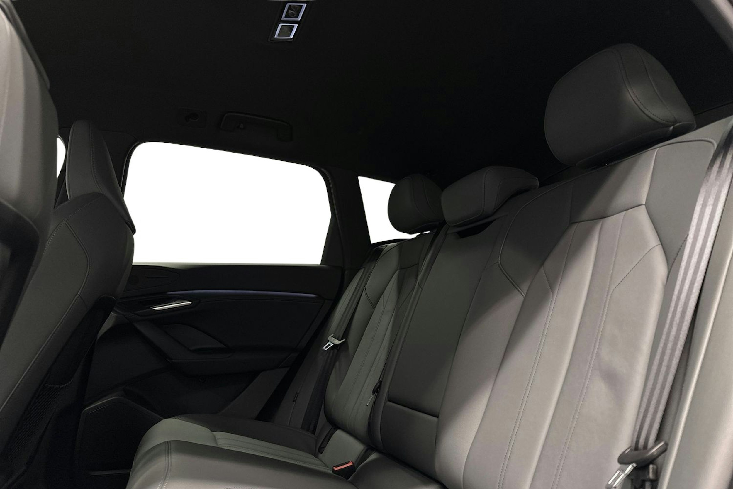 sininen Audi Q6 e-tron 2024 kuva 10.