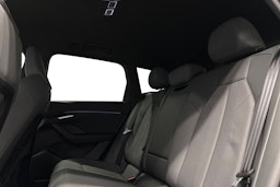 sininen Audi Q6 e-tron 2024 kuva 10.