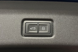 sininen Audi Q6 e-tron 2024 kuva 14.