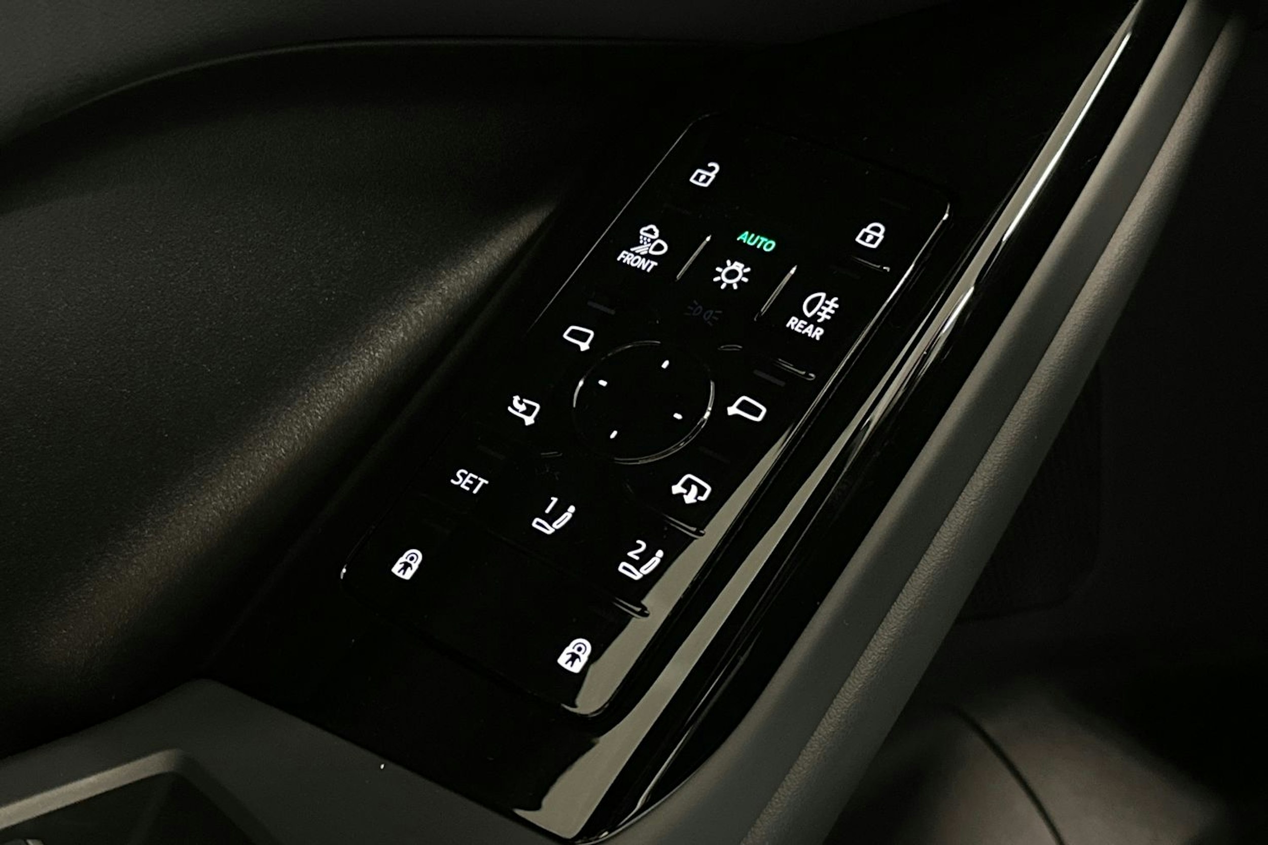 sininen Audi Q6 e-tron 2024 kuva 16.