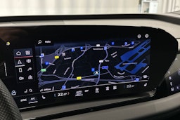sininen Audi Q6 e-tron 2024 kuva 21.