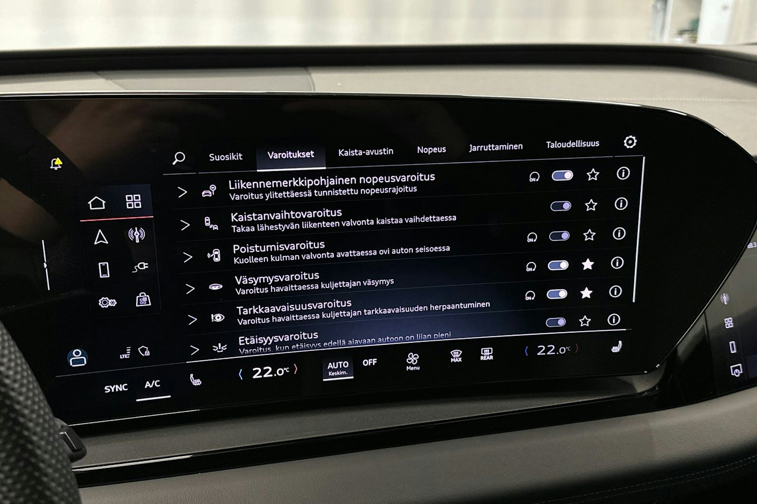 sininen Audi Q6 e-tron 2024 kuva 23.