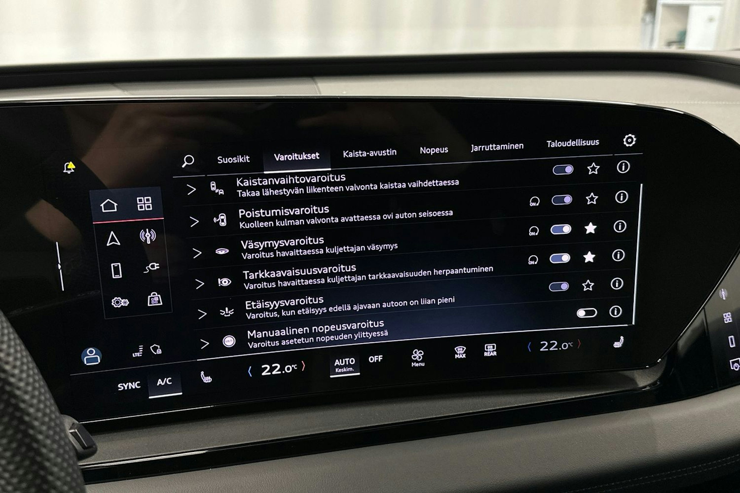 sininen Audi Q6 e-tron 2024 kuva 24.