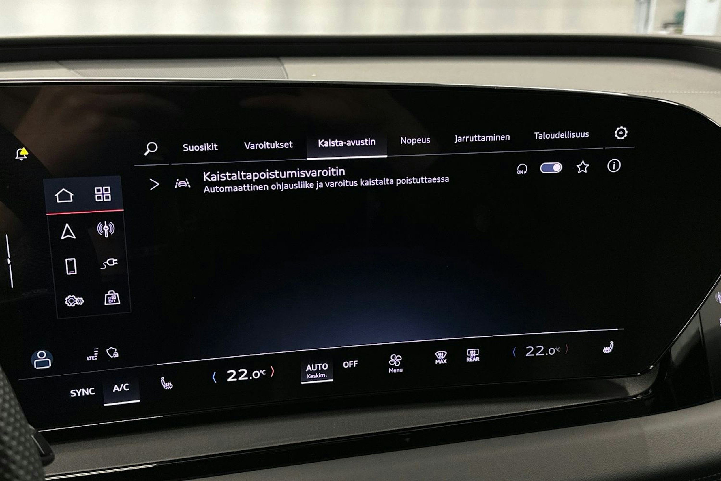 sininen Audi Q6 e-tron 2024 kuva 25.