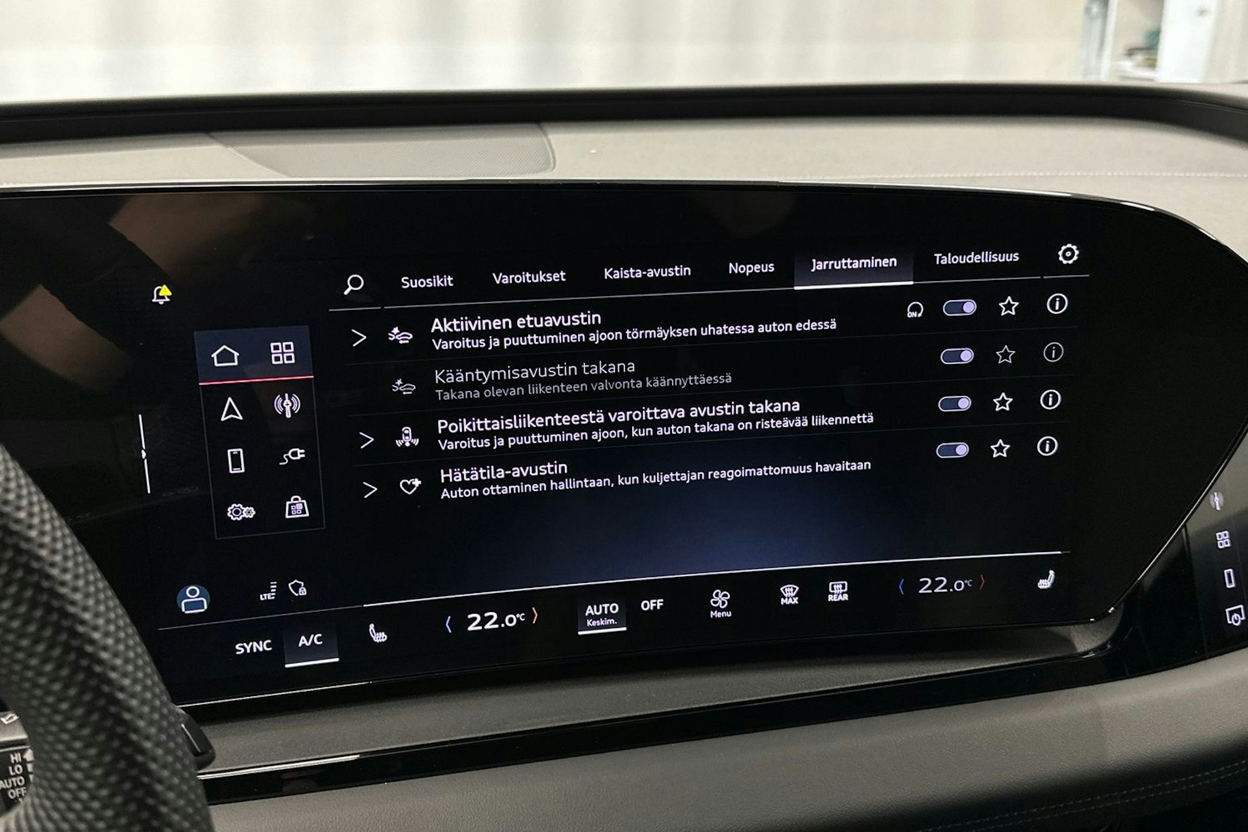 sininen Audi Q6 e-tron 2024 kuva 27.