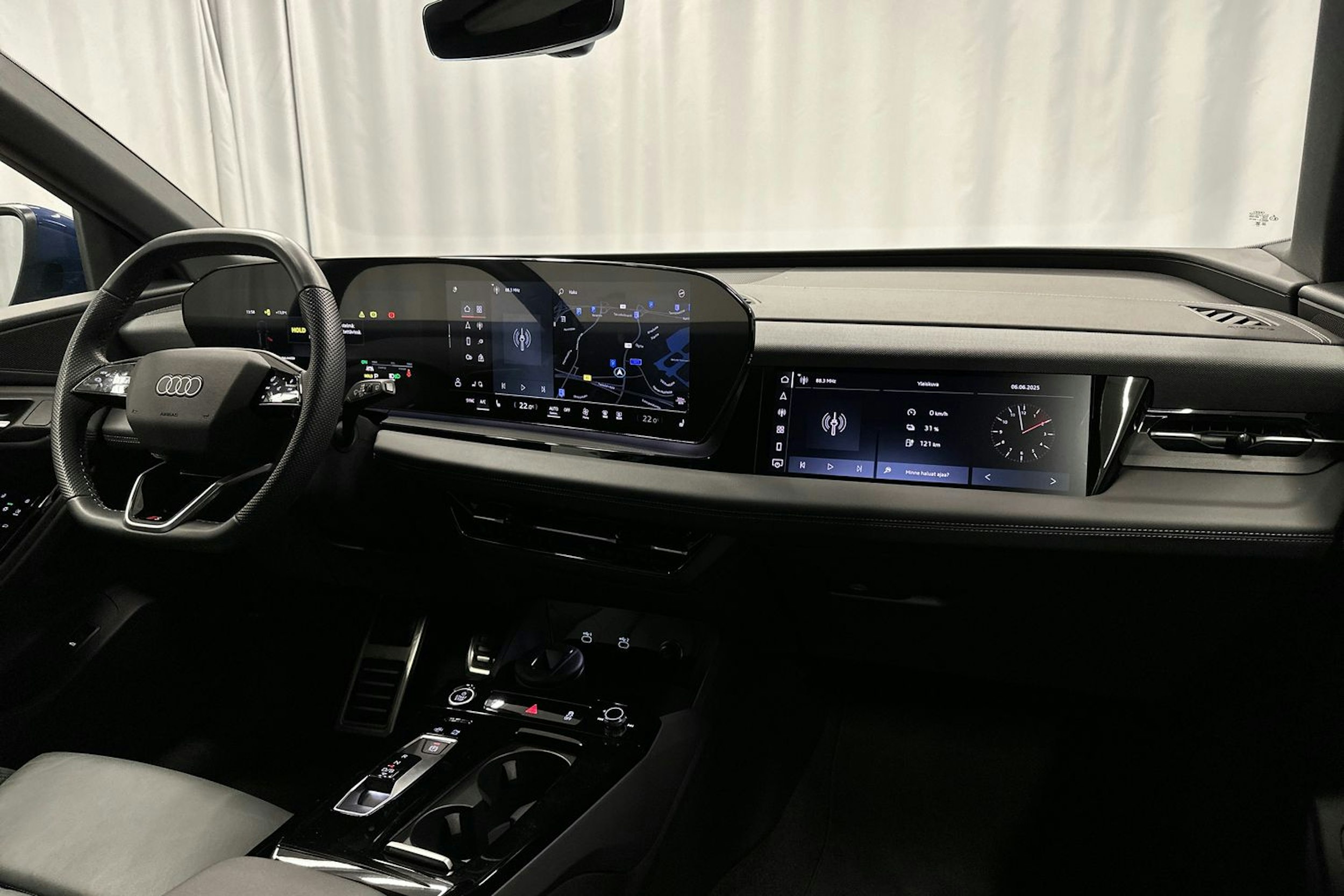 sininen Audi Q6 e-tron 2024 kuva 30.