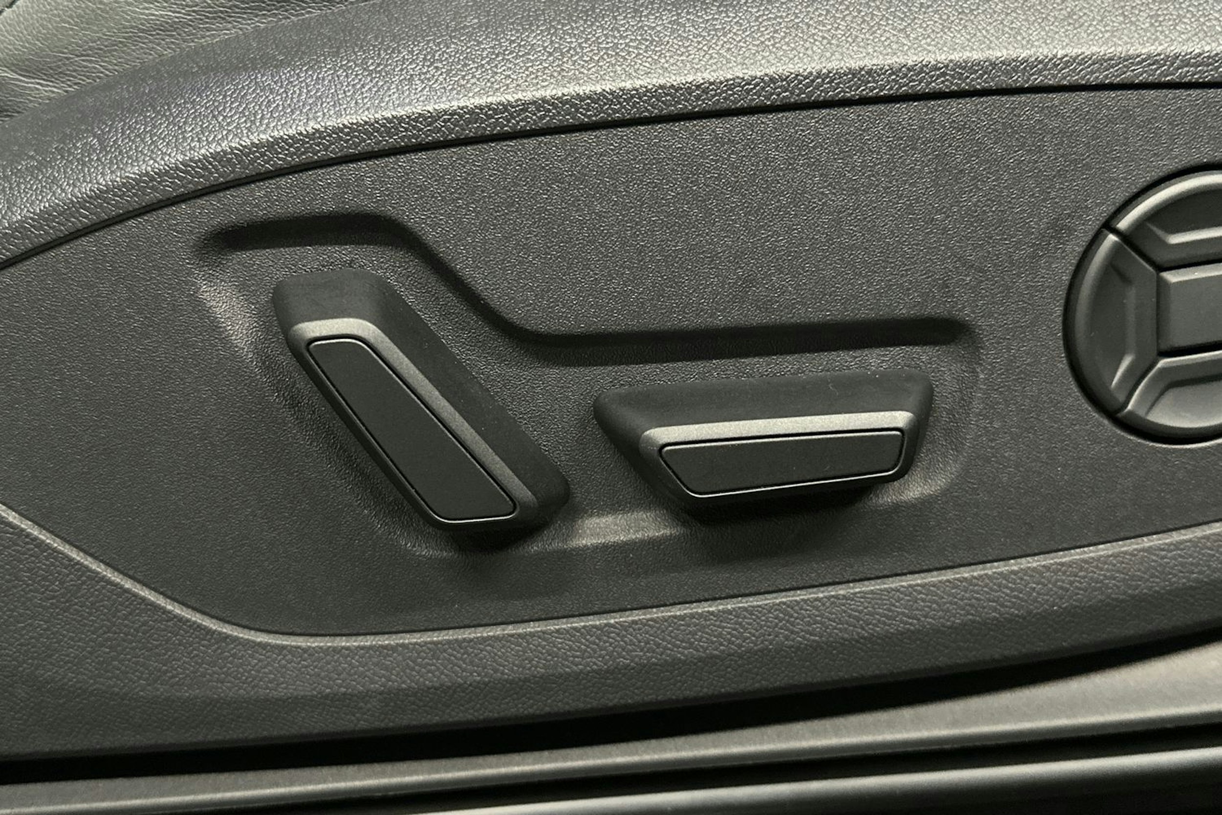 sininen Audi Q6 e-tron 2024 kuva 31.