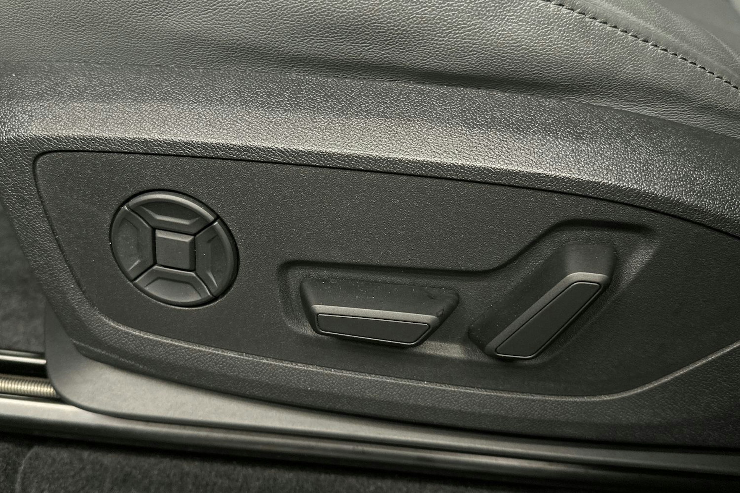 sininen Audi Q6 e-tron 2024 kuva 32.