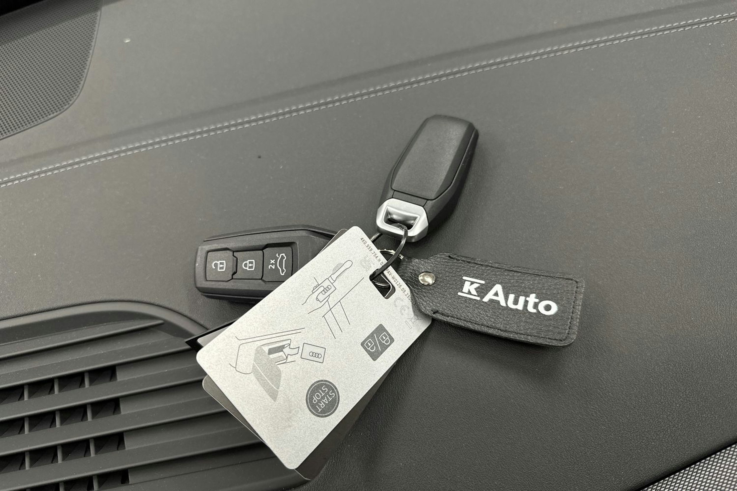 sininen Audi Q6 e-tron 2024 kuva 33.