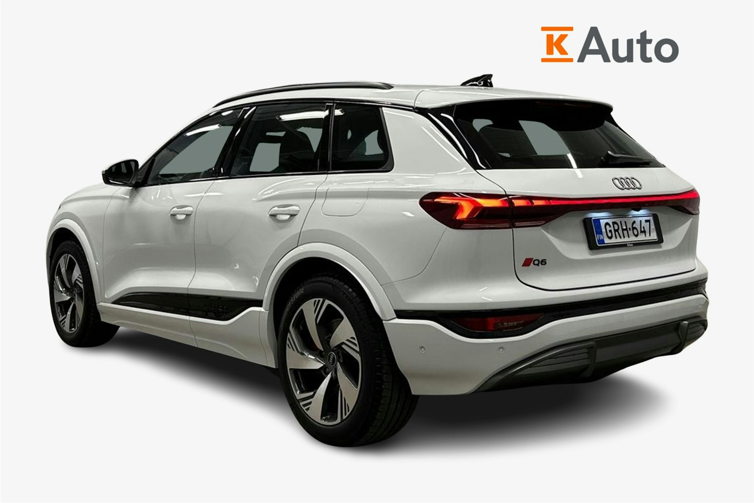 valkoinen Audi Q6 e-tron 2024 kuva 2.