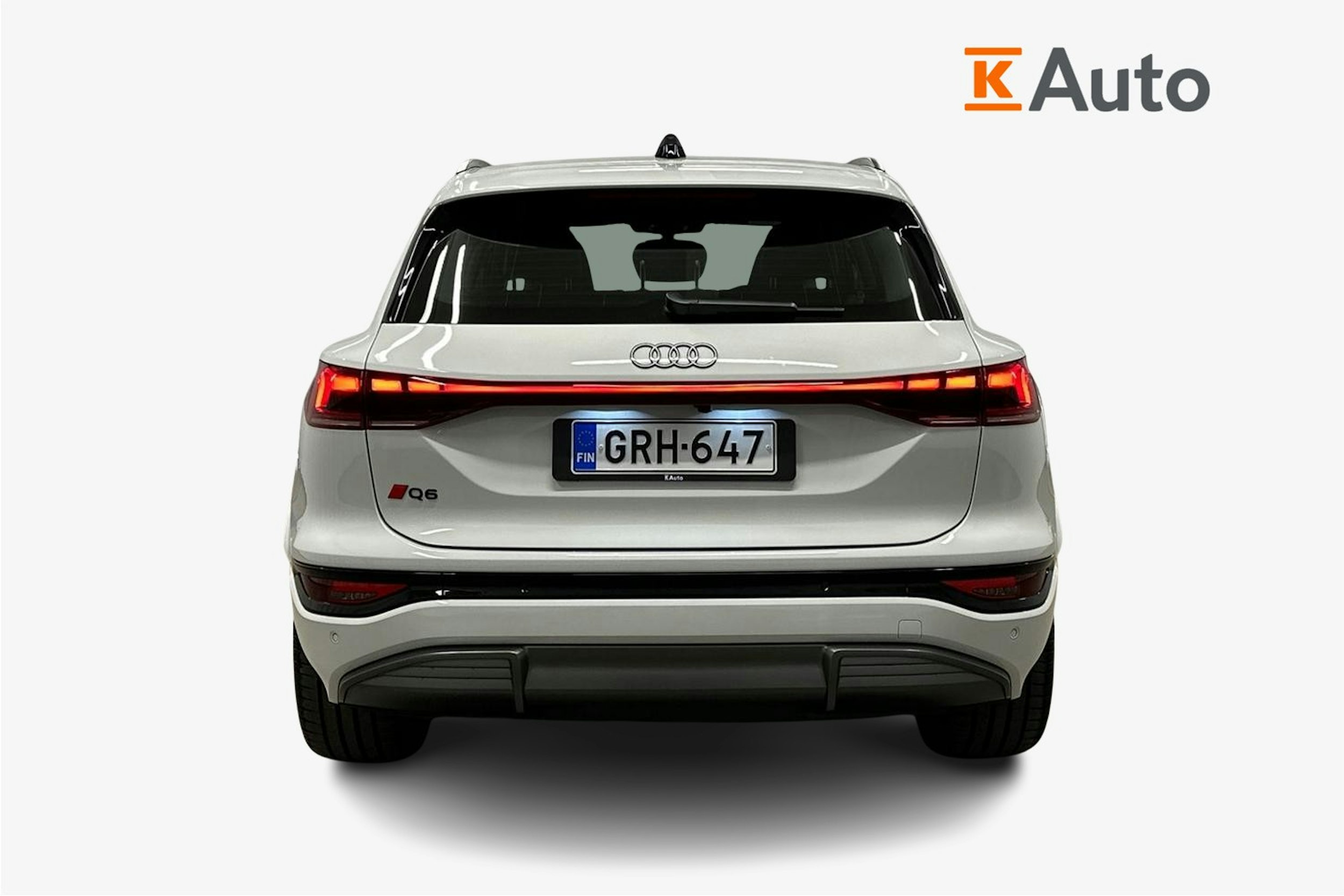 valkoinen Audi Q6 e-tron 2024 kuva 3.