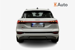 valkoinen Audi Q6 e-tron 2024 kuva 3.