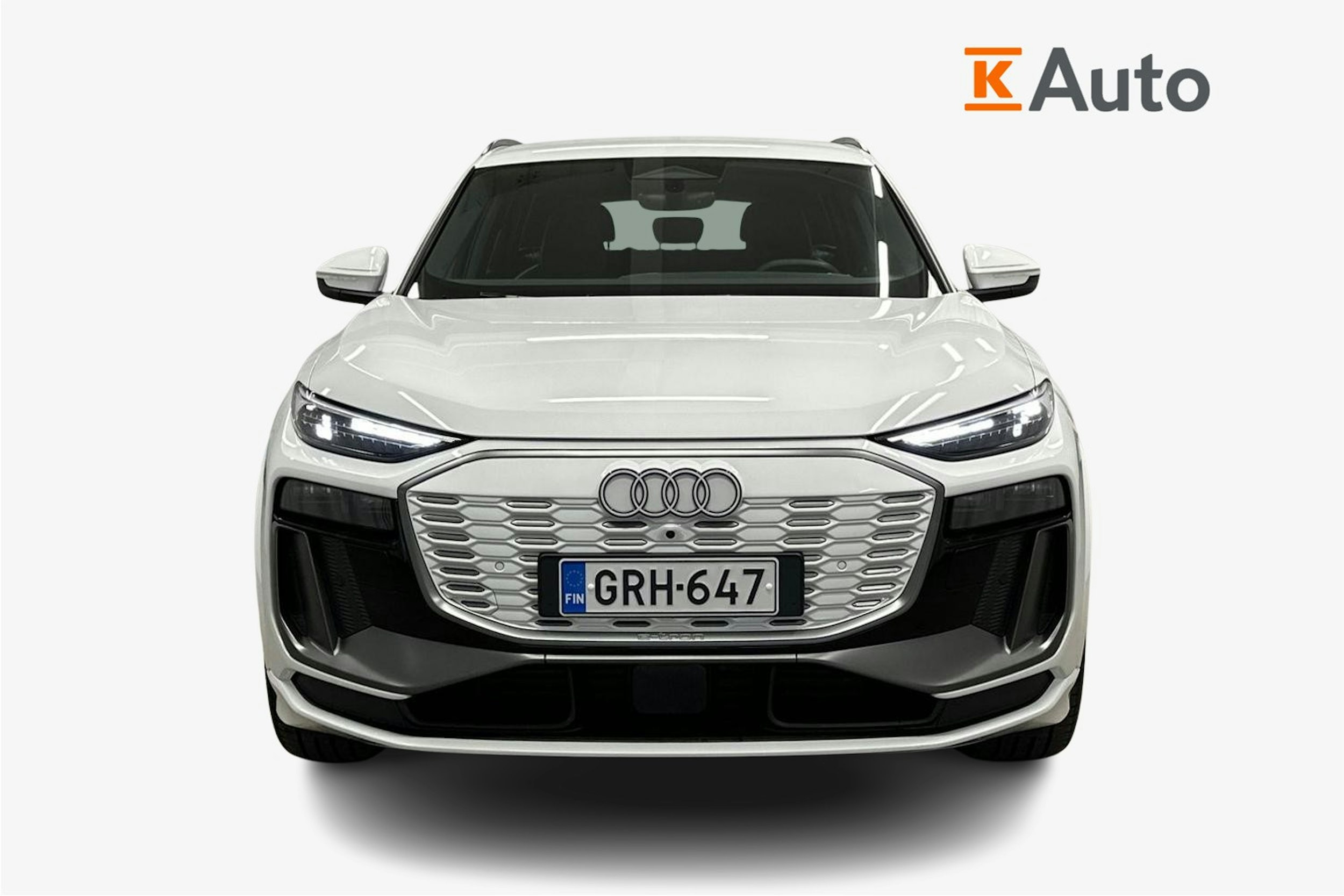 valkoinen Audi Q6 e-tron 2024 kuva 5.
