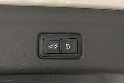 valkoinen Audi Q6 e-tron 2024 kuva 15.