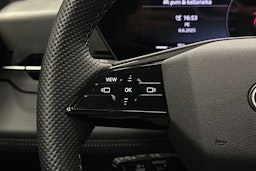 valkoinen Audi Q6 e-tron 2024 kuva 18.