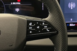 valkoinen Audi Q6 e-tron 2024 kuva 19.