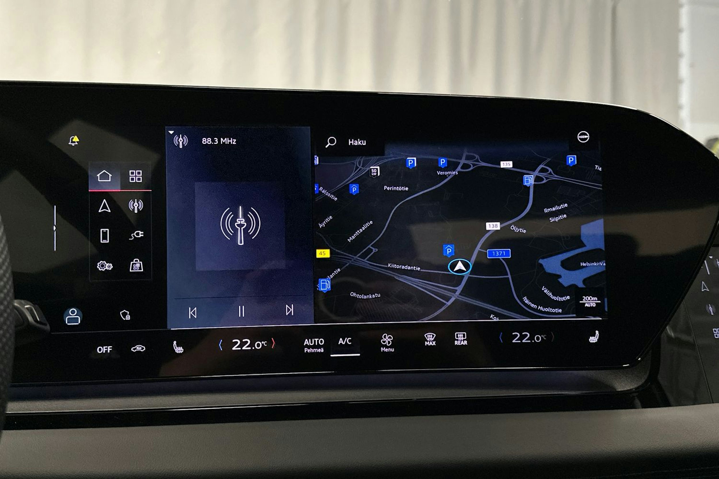 valkoinen Audi Q6 e-tron 2024 kuva 23.