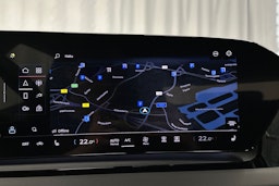 valkoinen Audi Q6 e-tron 2024 kuva 24.