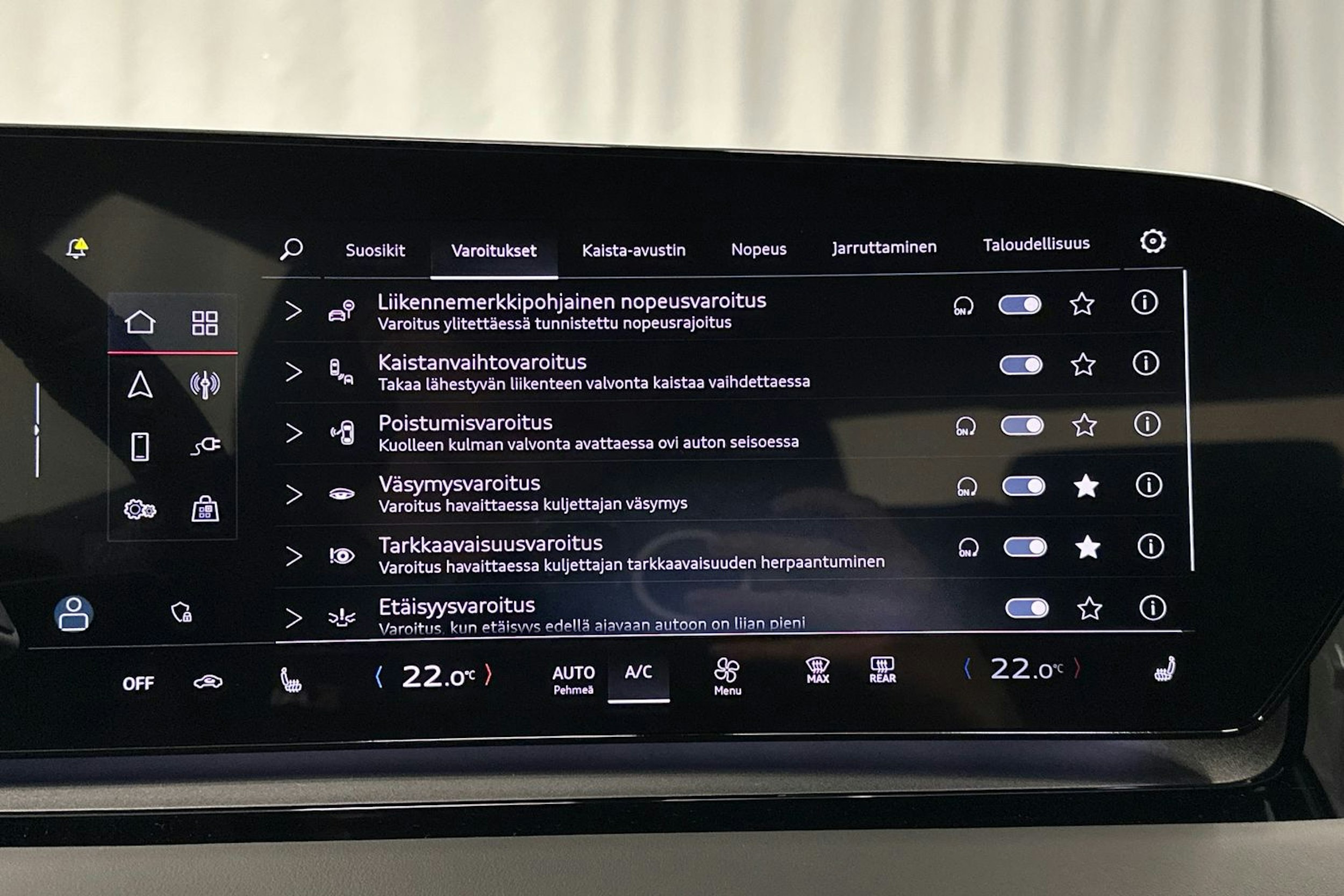 valkoinen Audi Q6 e-tron 2024 kuva 27.