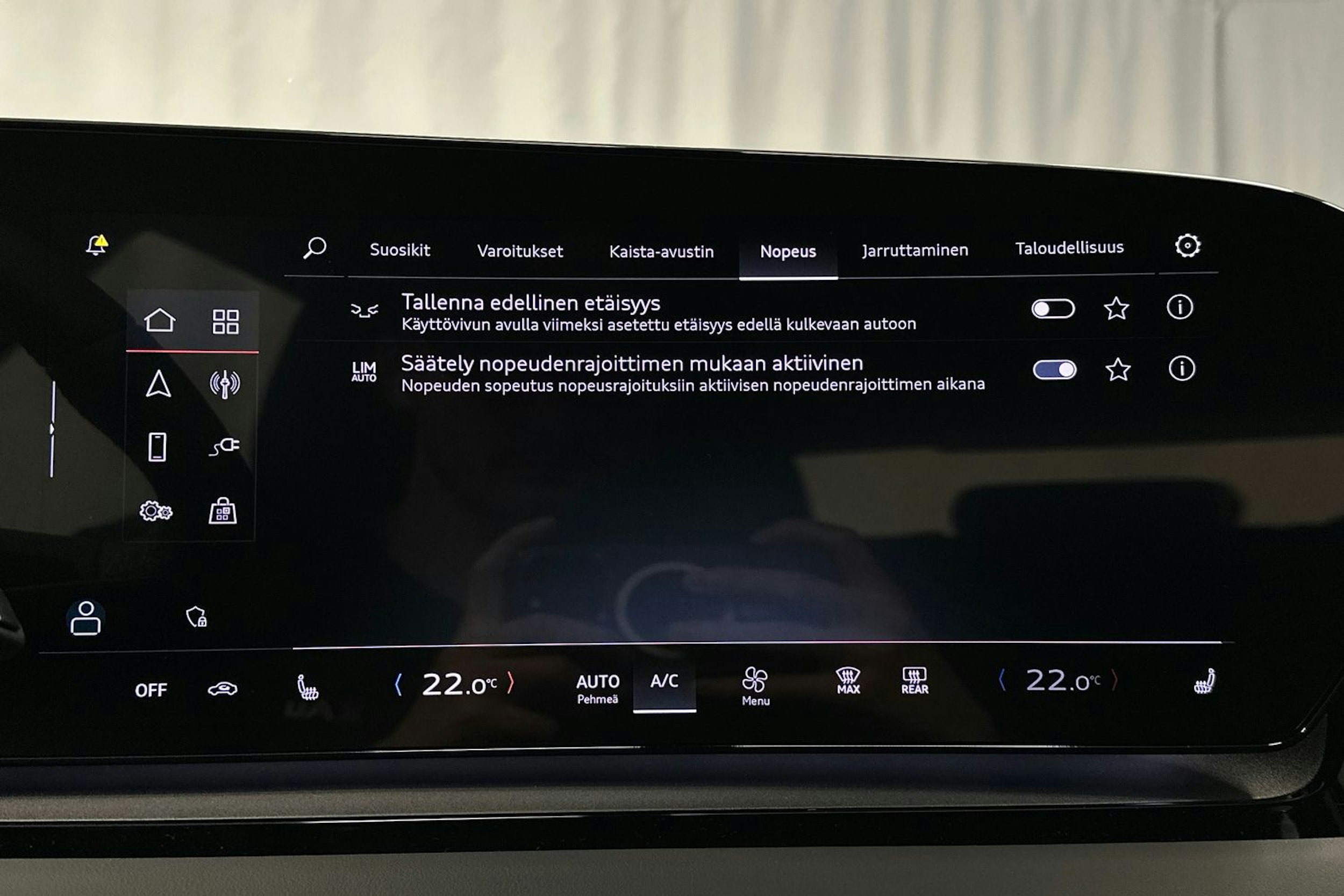 valkoinen Audi Q6 e-tron 2024 kuva 30.