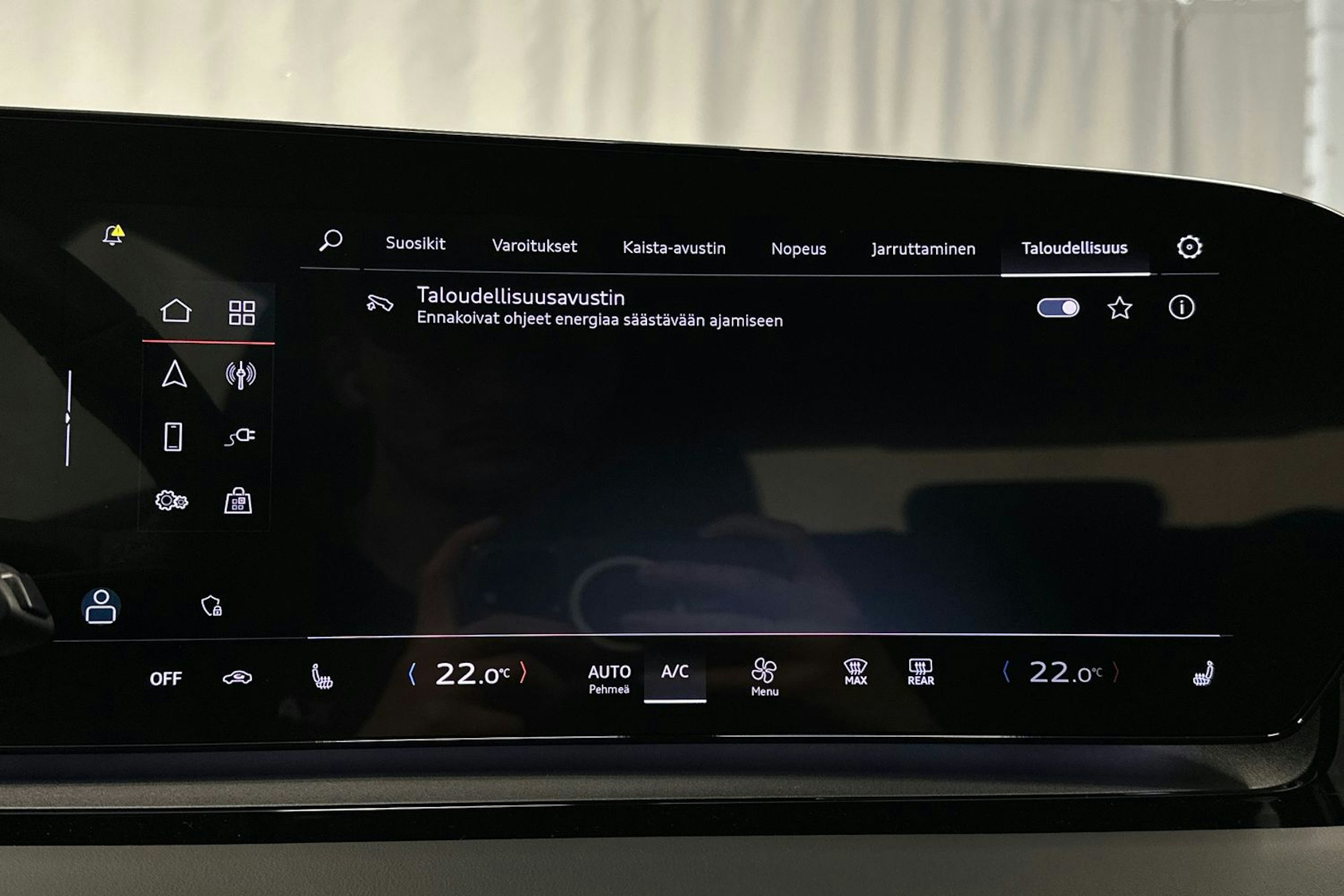 valkoinen Audi Q6 e-tron 2024 kuva 32.