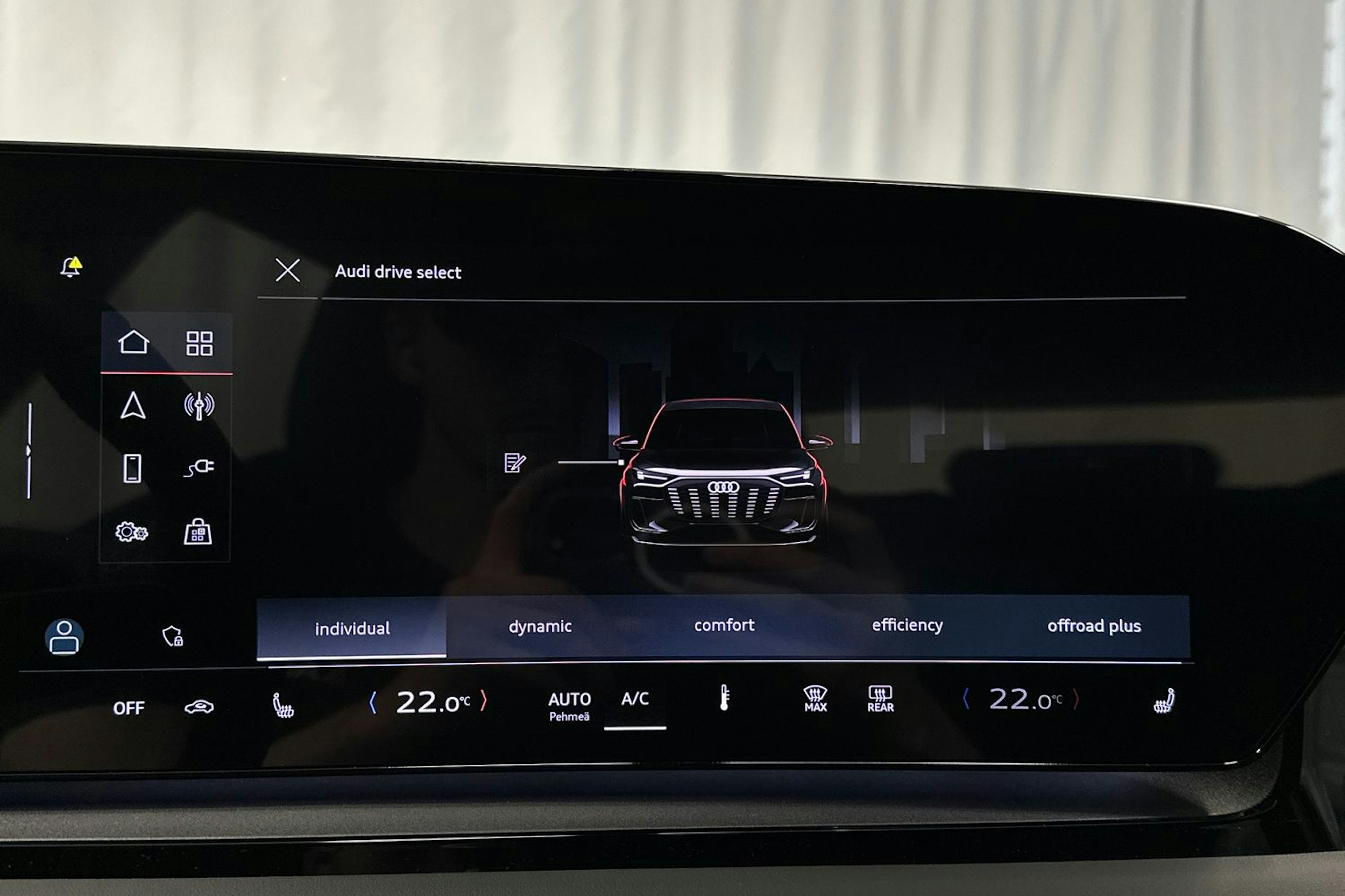 valkoinen Audi Q6 e-tron 2024 kuva 35.