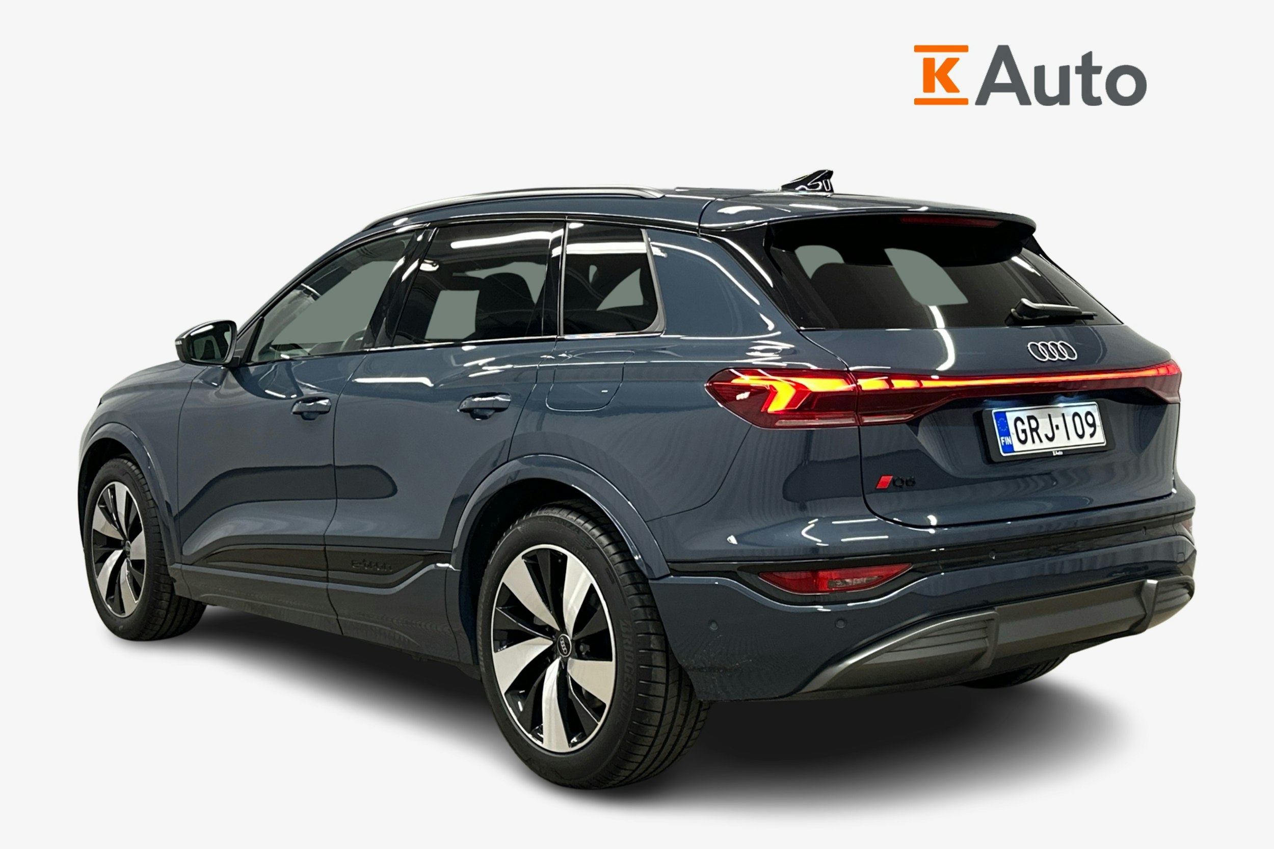 sininen Audi Q6 e-tron 2024 kuva 2.