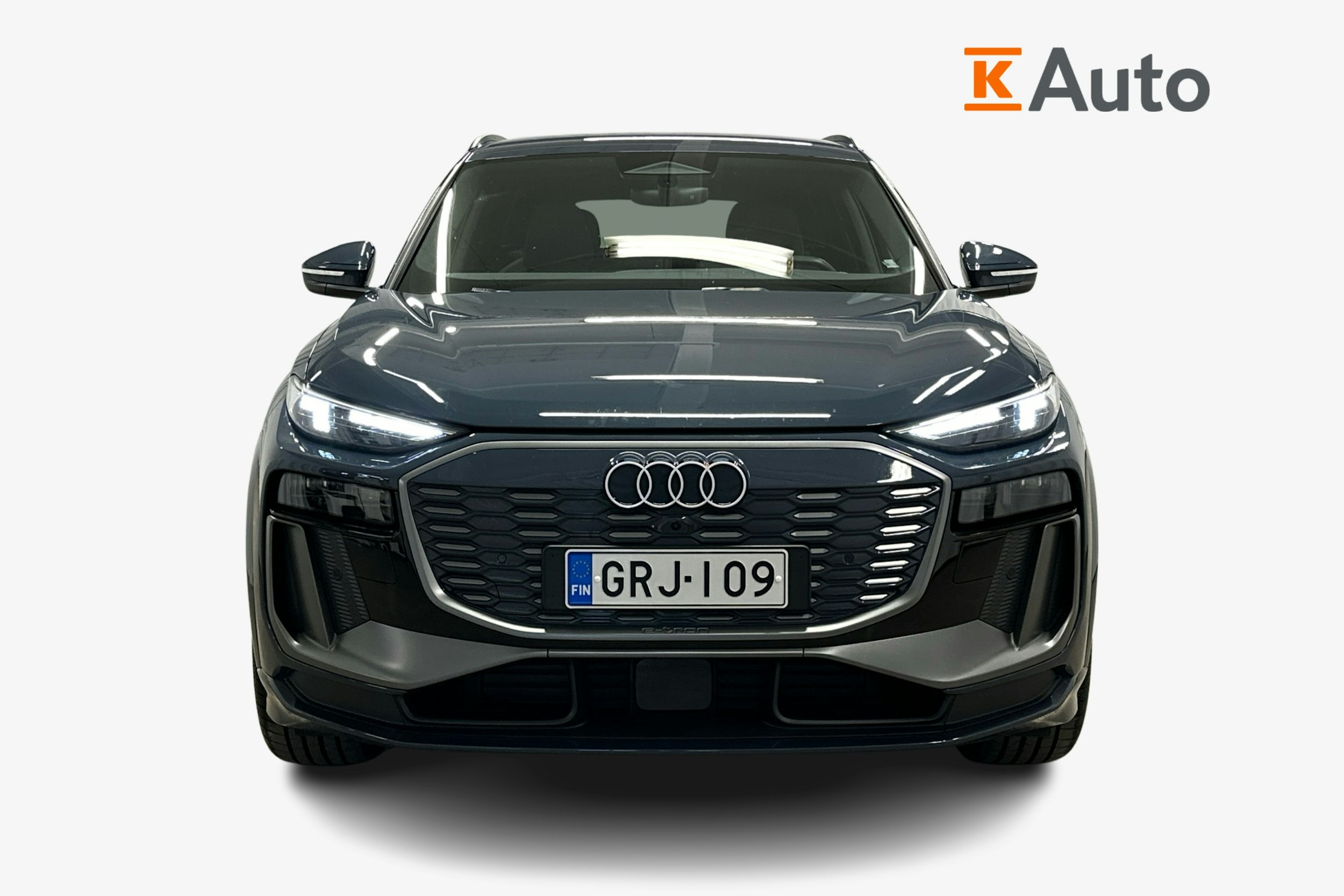 sininen Audi Q6 e-tron 2024 kuva 4.