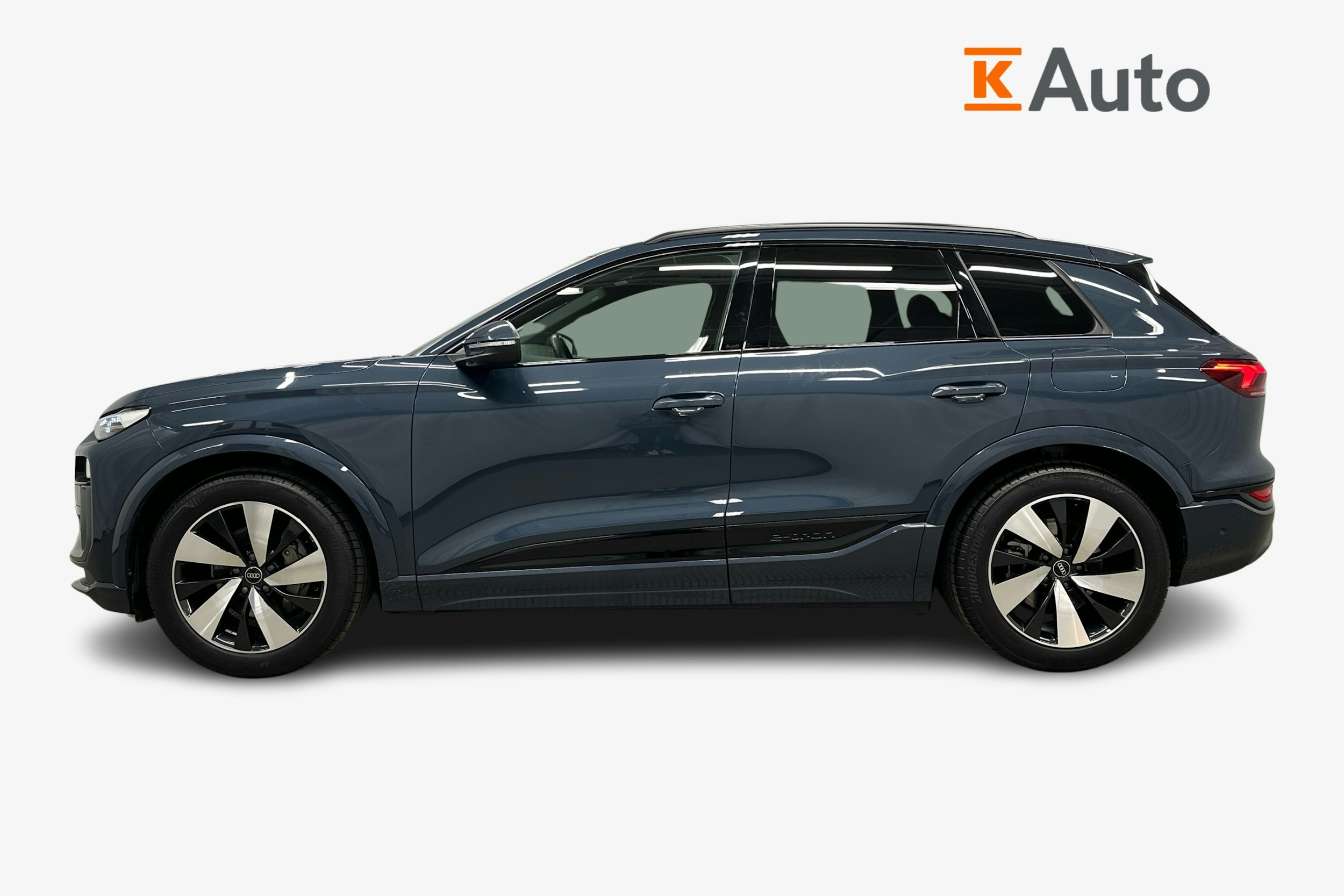 sininen Audi Q6 e-tron 2024 kuva 5.