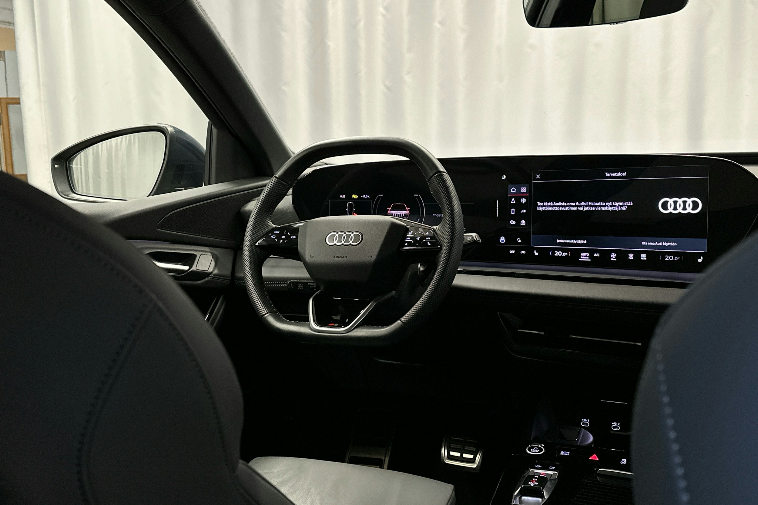 sininen Audi Q6 e-tron 2024 kuva 6.