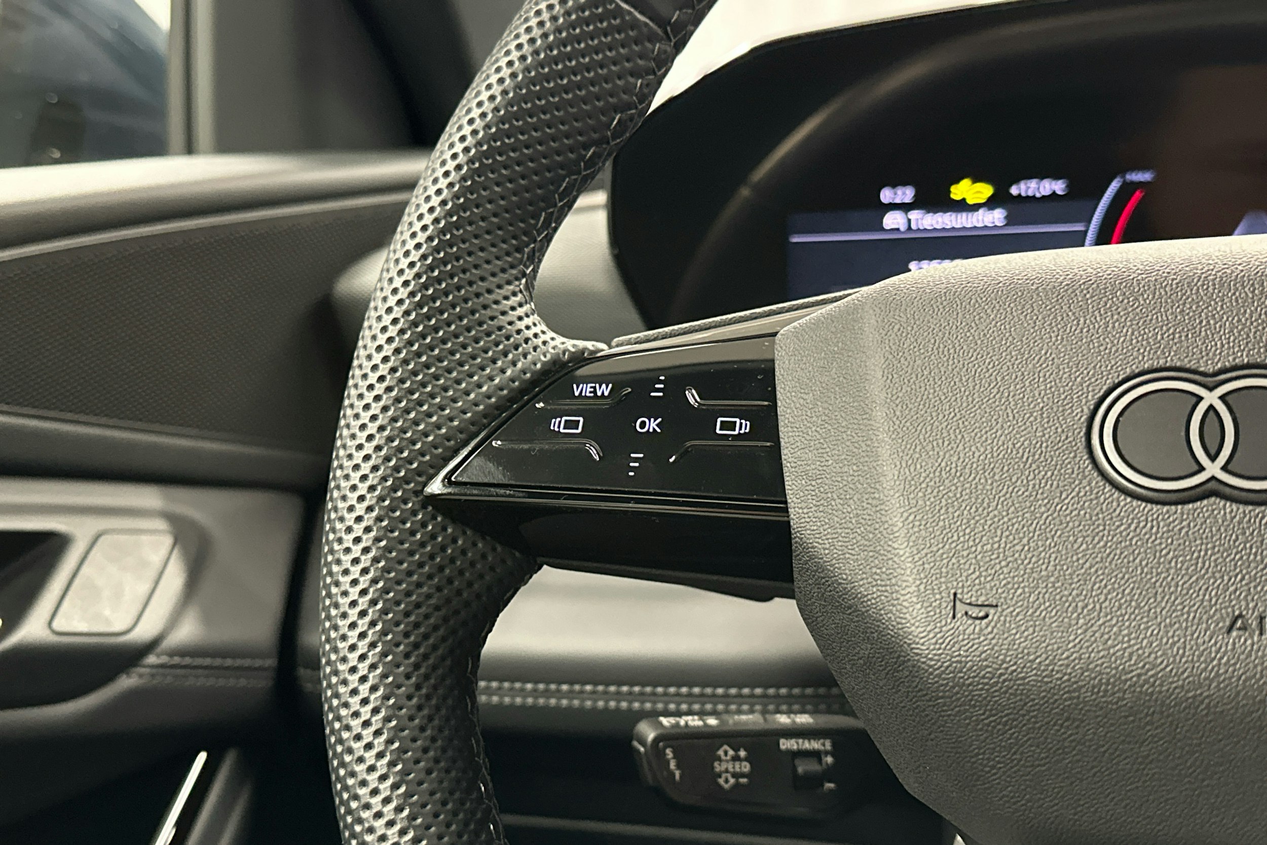 sininen Audi Q6 e-tron 2024 kuva 7.