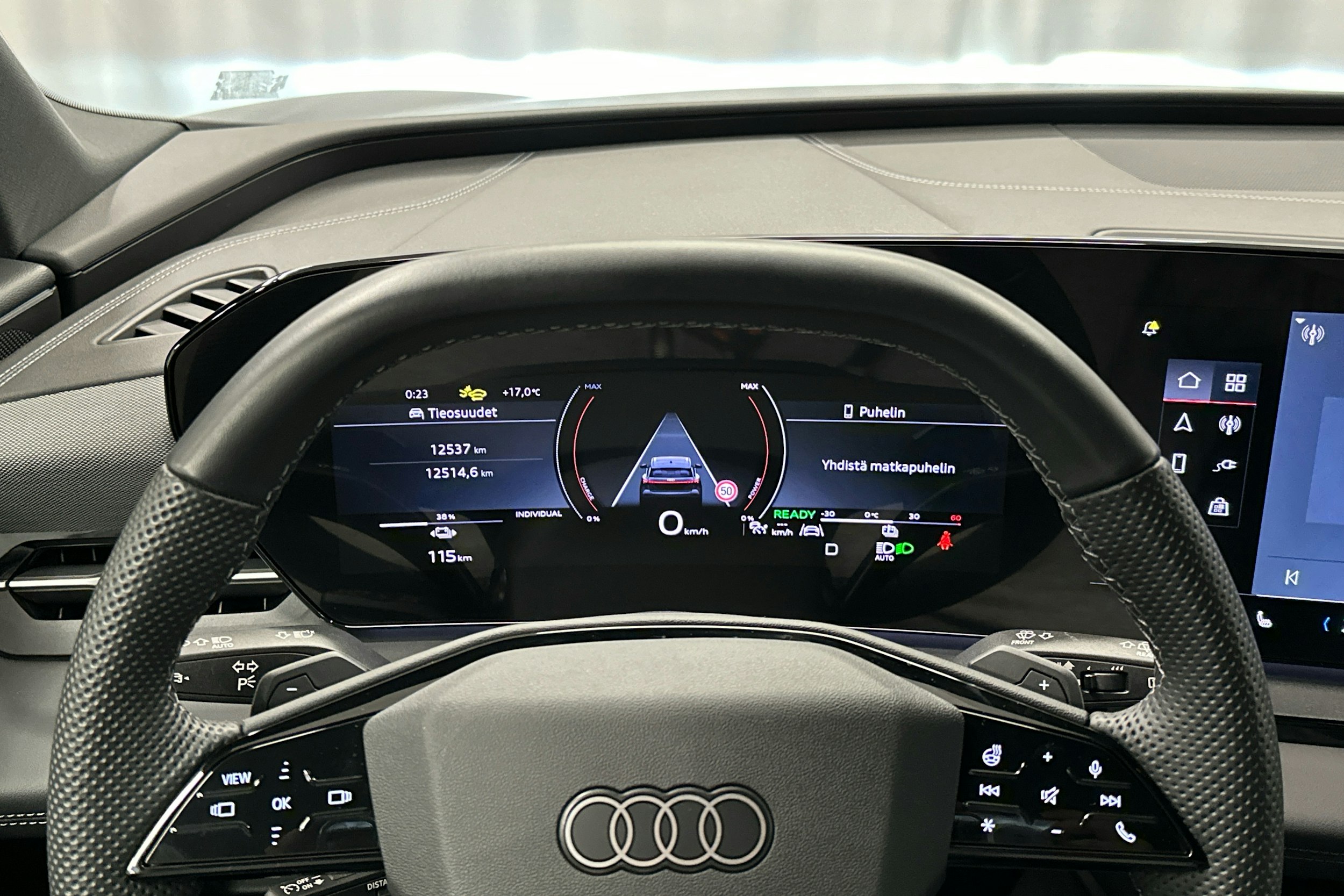 sininen Audi Q6 e-tron 2024 kuva 13.