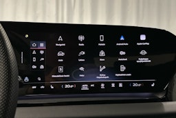 sininen Audi Q6 e-tron 2024 kuva 16.