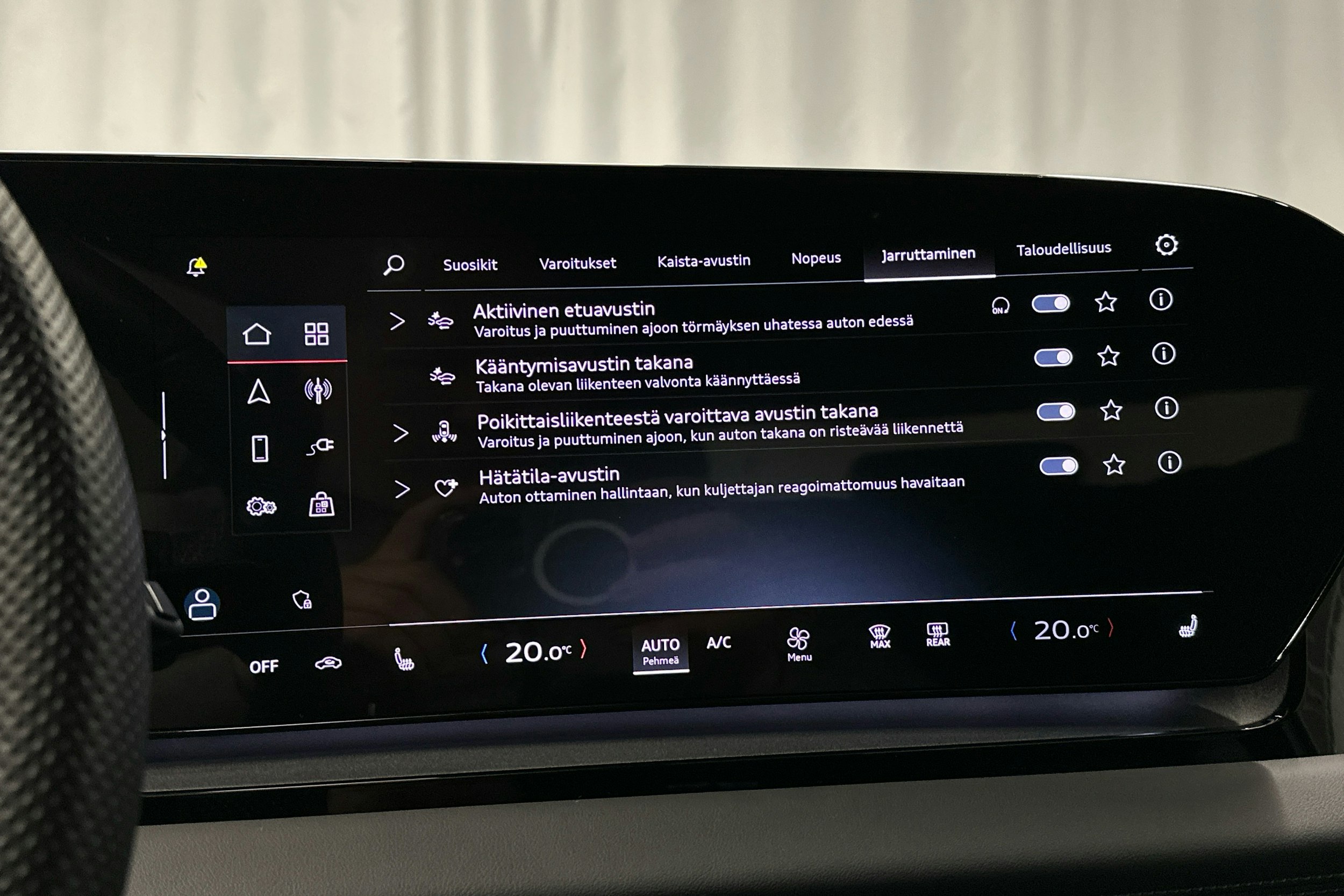 sininen Audi Q6 e-tron 2024 kuva 19.