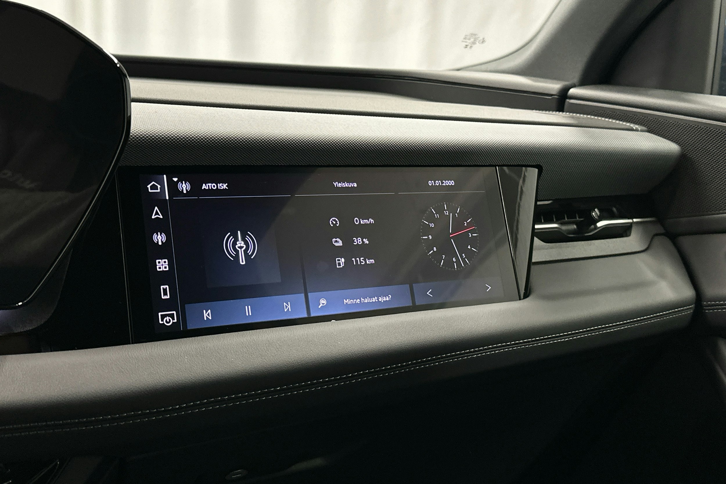 sininen Audi Q6 e-tron 2024 kuva 21.