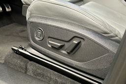sininen Audi Q6 e-tron 2024 kuva 23.
