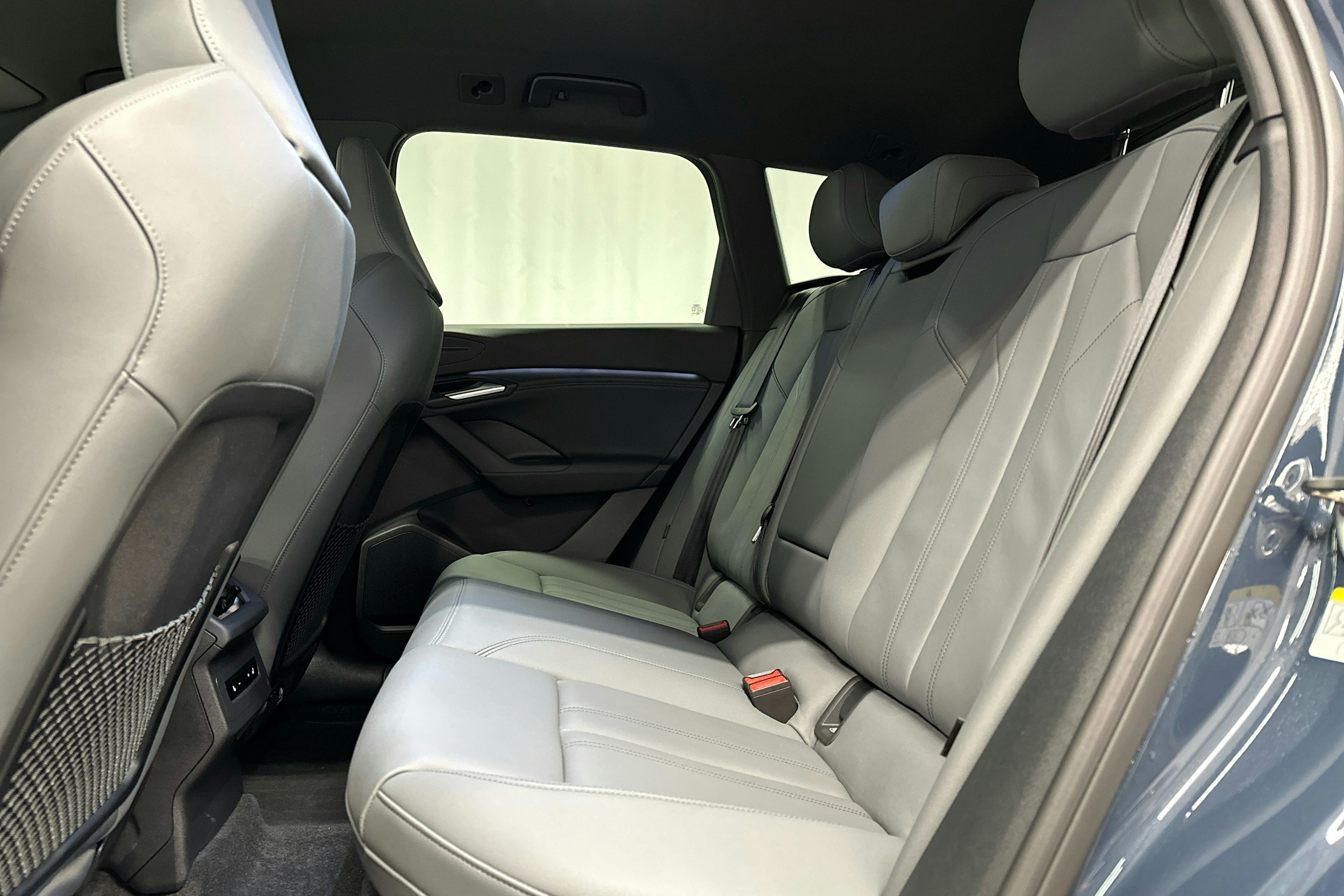 sininen Audi Q6 e-tron 2024 kuva 24.