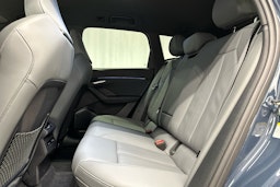 sininen Audi Q6 e-tron 2024 kuva 24.