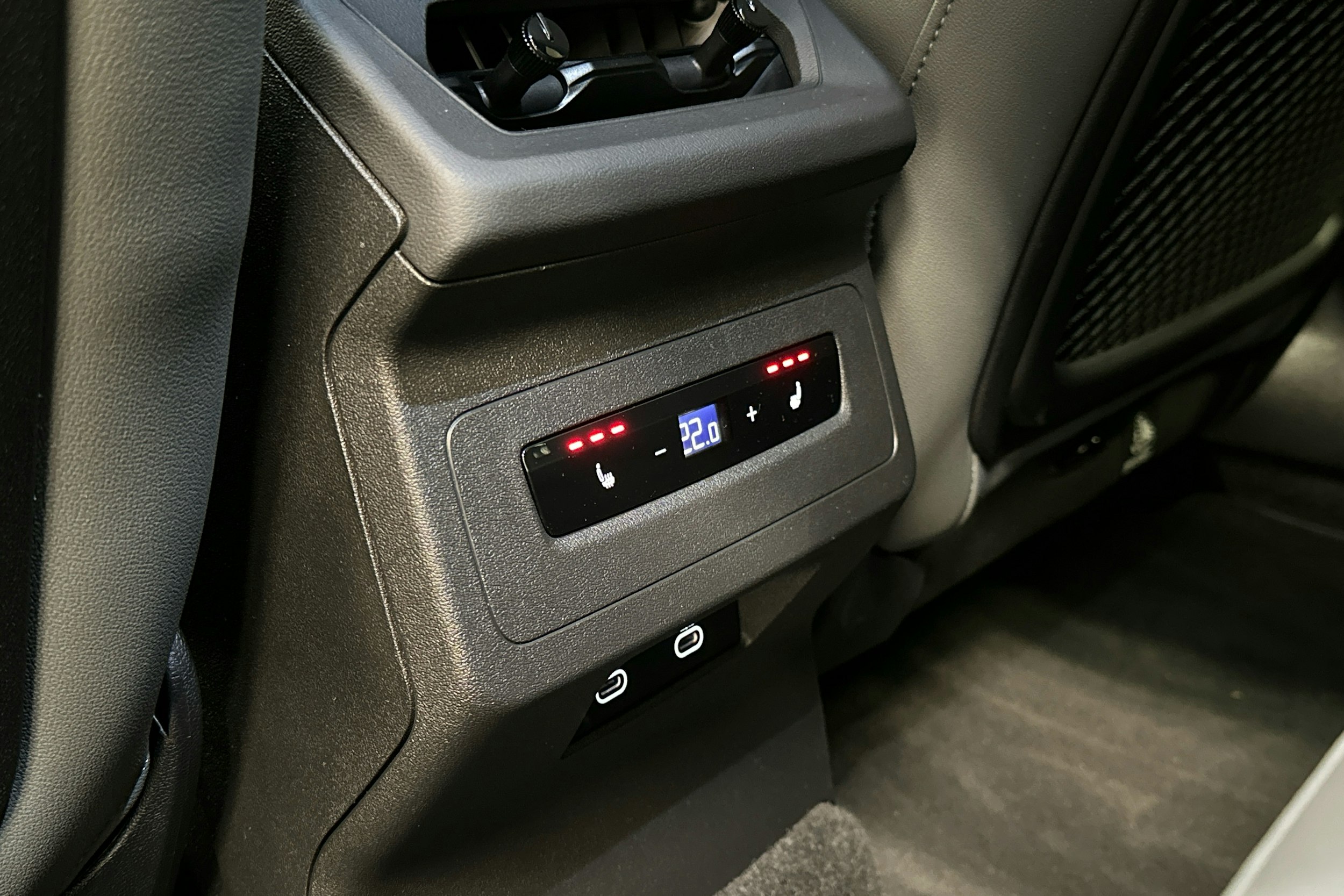 sininen Audi Q6 e-tron 2024 kuva 25.
