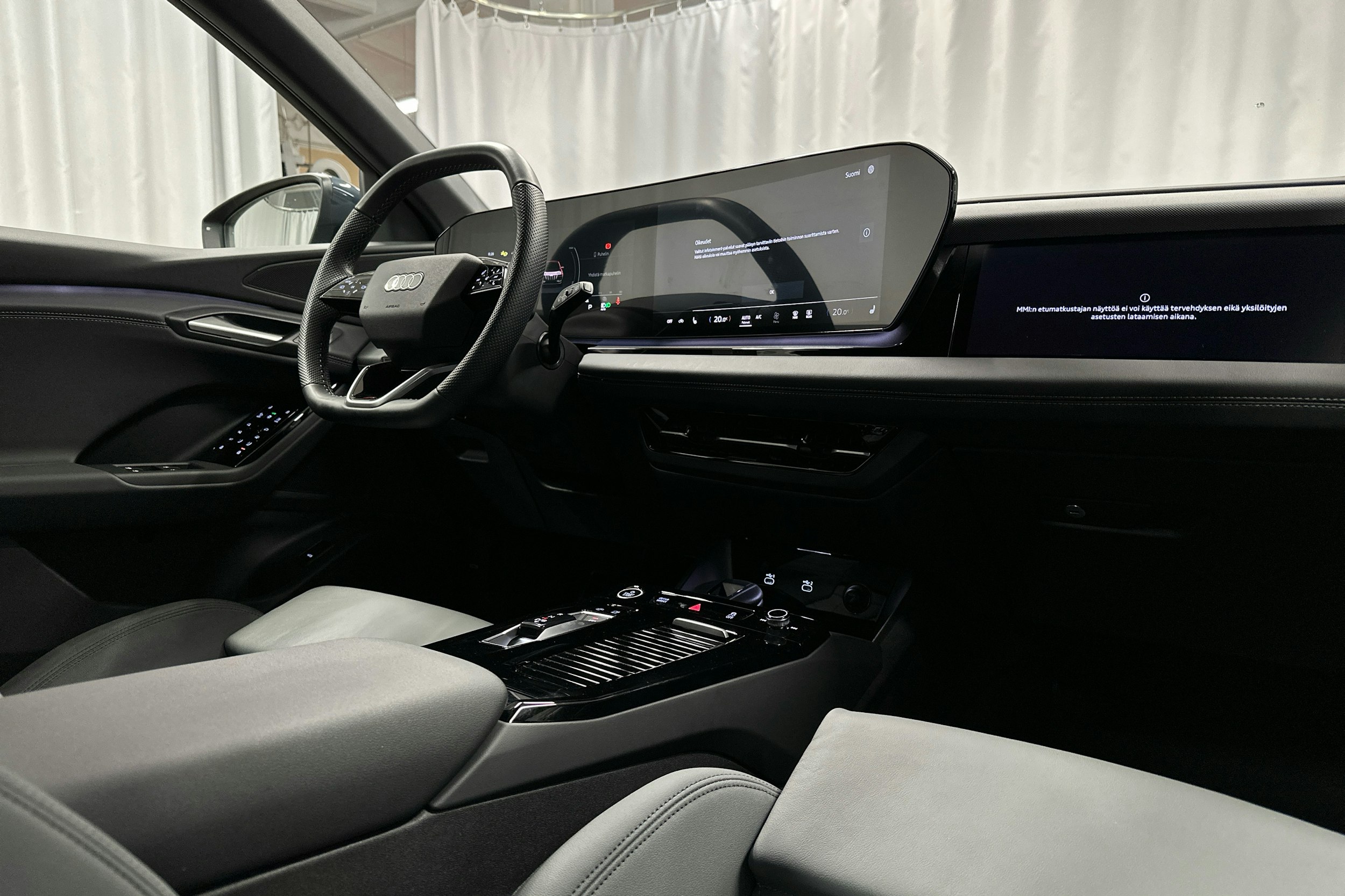 sininen Audi Q6 e-tron 2024 kuva 28.